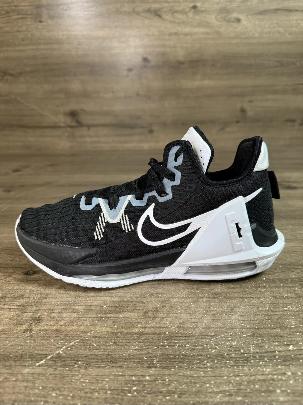 Nike low profile